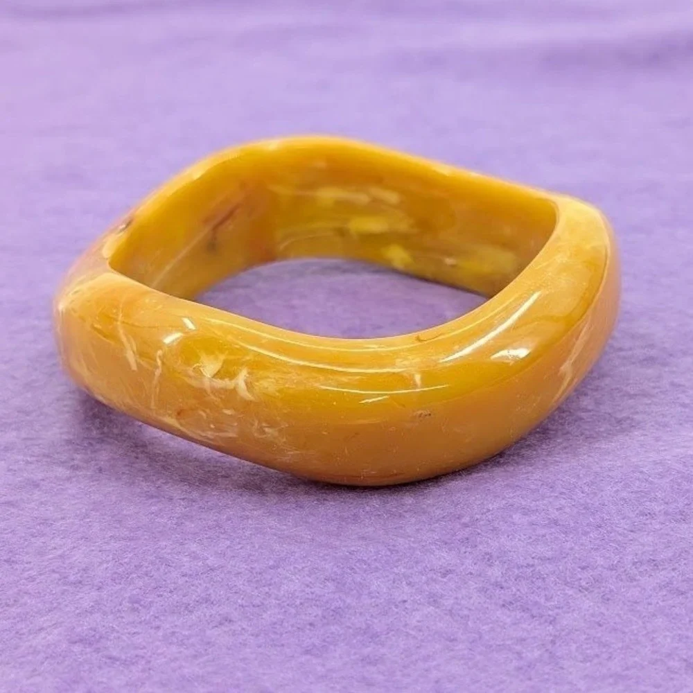 VTG Yellow Marbled‎ Bracelet and Earrings Set Lucite Wavy Bangle Clip On Pop Art